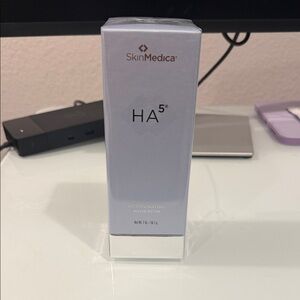 SkinMedica HA5 Hydrator in Elegant Silver
